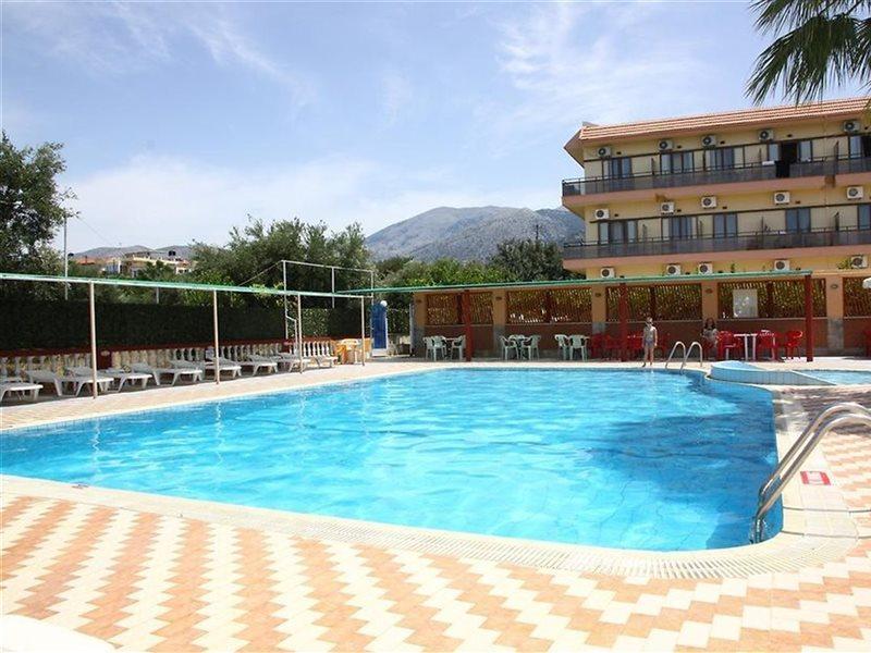 Triton Garden Hotel Малиа Екстериор снимка