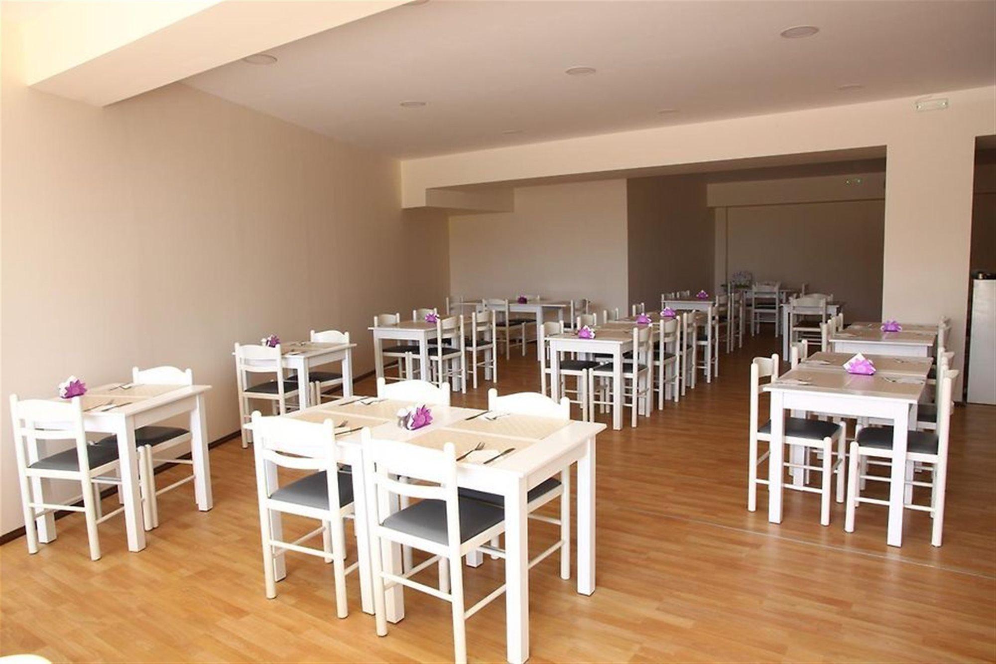 Triton Garden Hotel Малиа Екстериор снимка