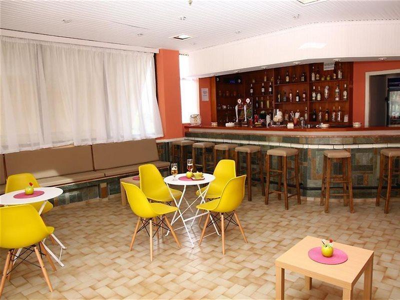 Triton Garden Hotel Малиа Екстериор снимка