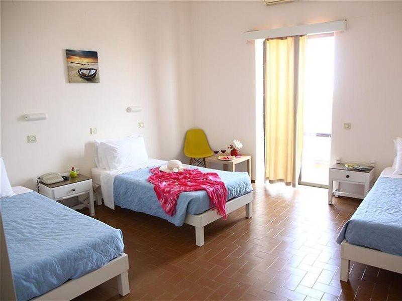 Triton Garden Hotel Малиа Екстериор снимка
