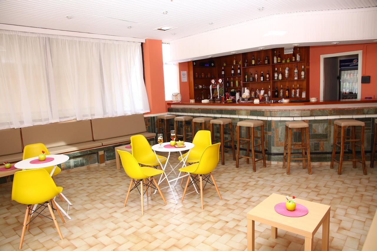 Triton Garden Hotel Малиа Екстериор снимка