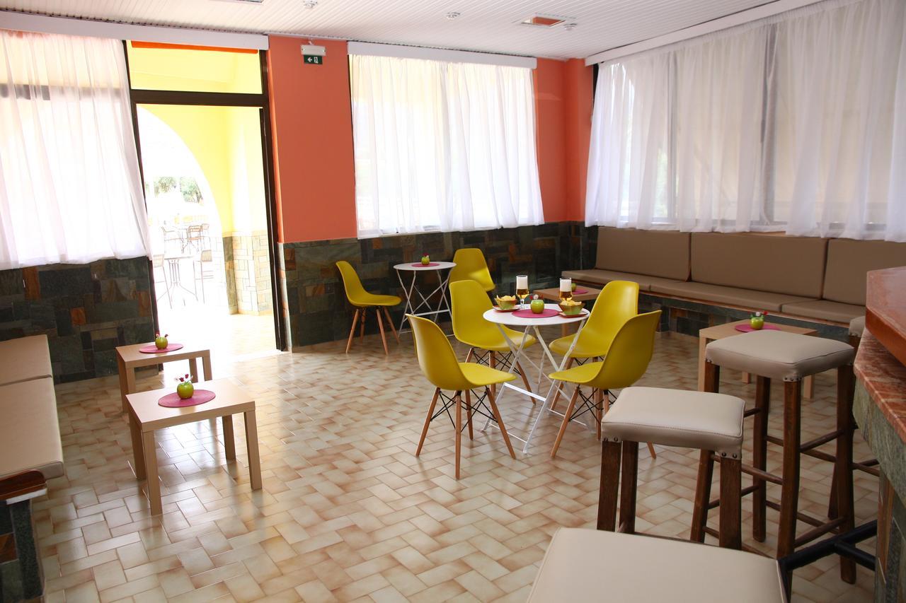 Triton Garden Hotel Малиа Екстериор снимка