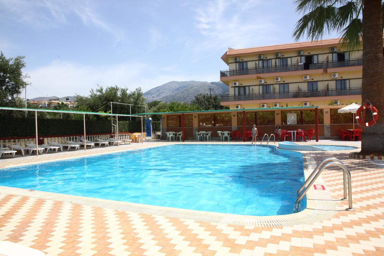 Triton Garden Hotel Малиа Екстериор снимка